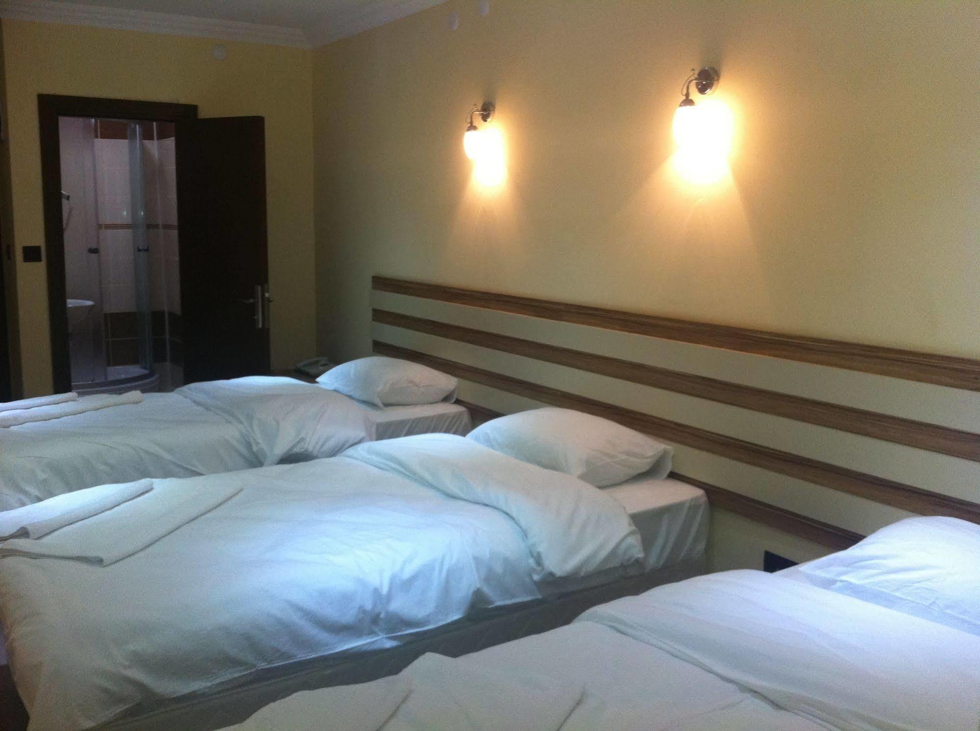 Tj'S Hotel 埃杰阿巴德 外观 照片